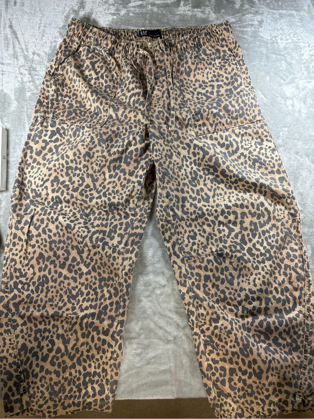 Gap pull on barrel jeans in leopard print size large